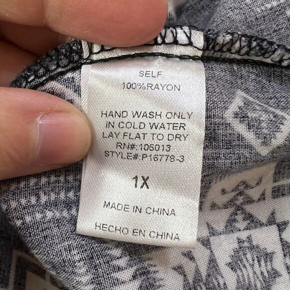 Savanna Jane Womens Tank Top Shirt Geo Print Embroidered Floral Print 1X - Picture 12 of 12